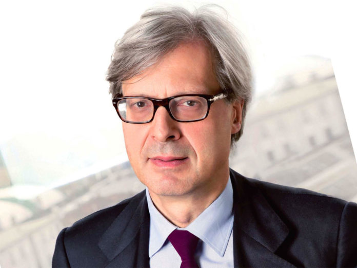 “Il crocifisso resta nelle scuole italiane!” Parola di Vittorio Sgarbi