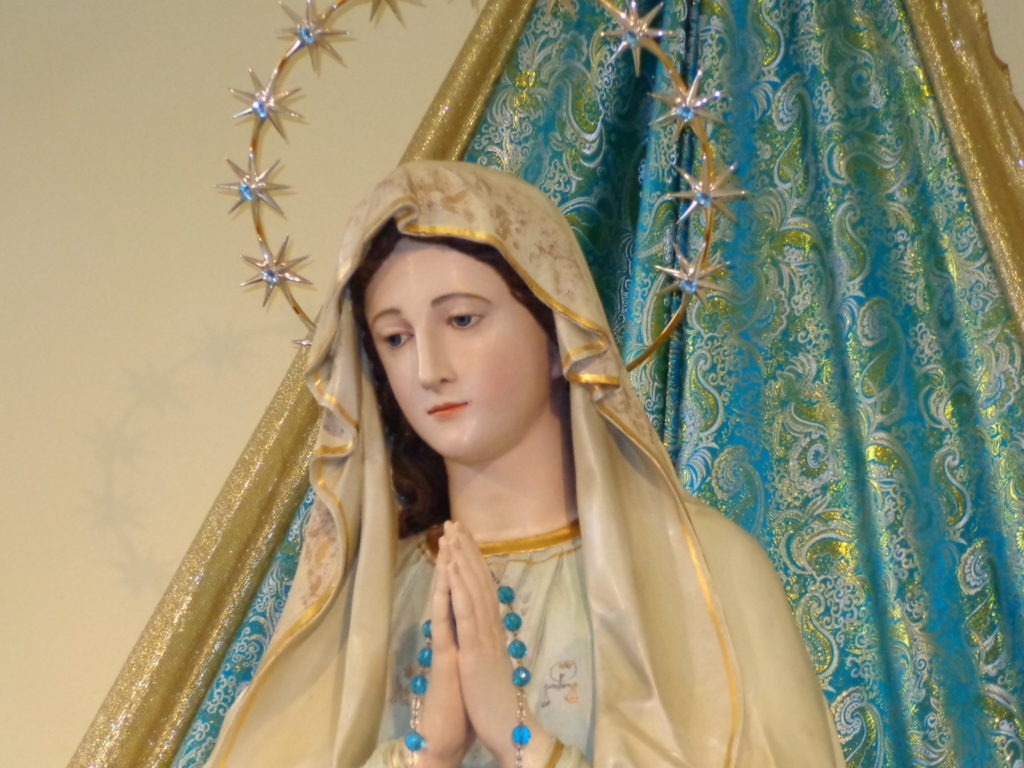 Apparizioni Mariane Riconosciute Dalla Chiesa Le apparizioni mariane più lunghe della storia, sono avvenute a Laus