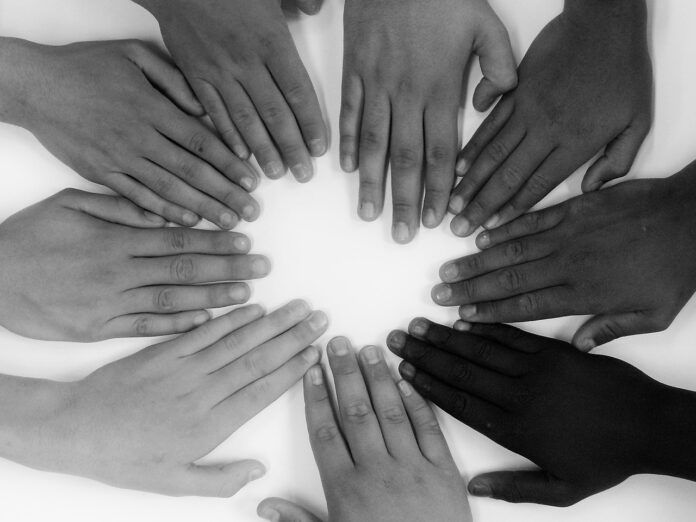 L’antirazzismo ideologico e la vera fratellanza