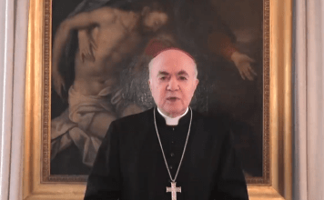 La banda dei banditi, la guerra ibrida in Polonia, il fastidioso Viganó, i giovani preti più cattolici e lontani da papa Francesco