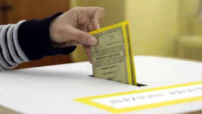 Elezioni urna elettorale