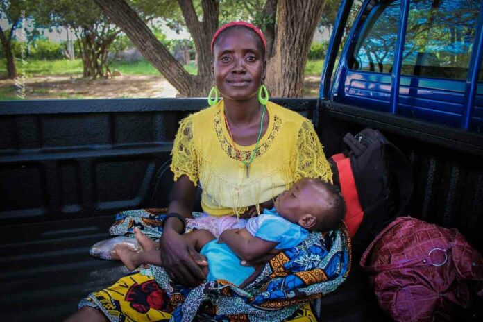 Mamma e bambino africani